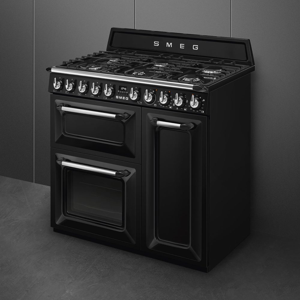 Smeg 90cm Victoria Triple Cavity Cooker | Gas Hob | Black | TR93BL Smeg 90cm Victoria Triple Cavity Cooker | Gas Hob | Black | TR93BL