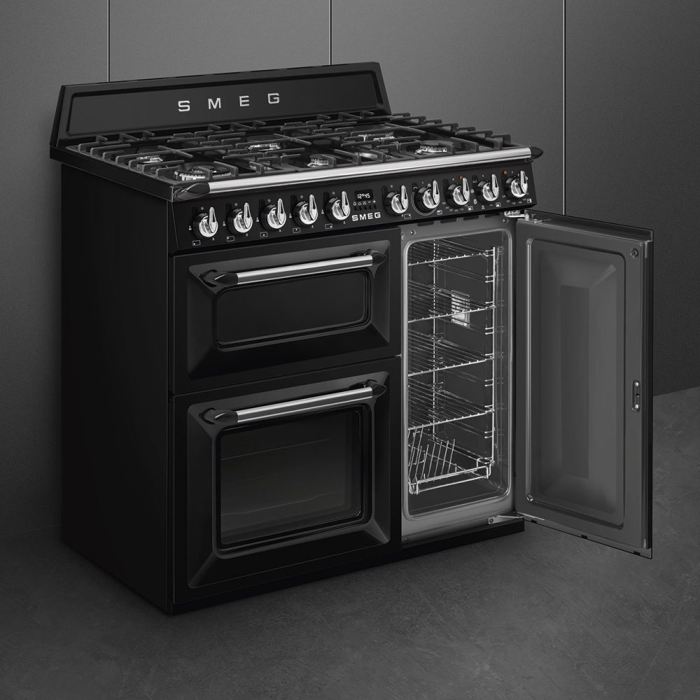 Smeg 90cm Victoria Triple Cavity Cooker | Gas Hob | Black | TR93BL Smeg 90cm Victoria Triple Cavity Cooker | Gas Hob | Black | TR93BL